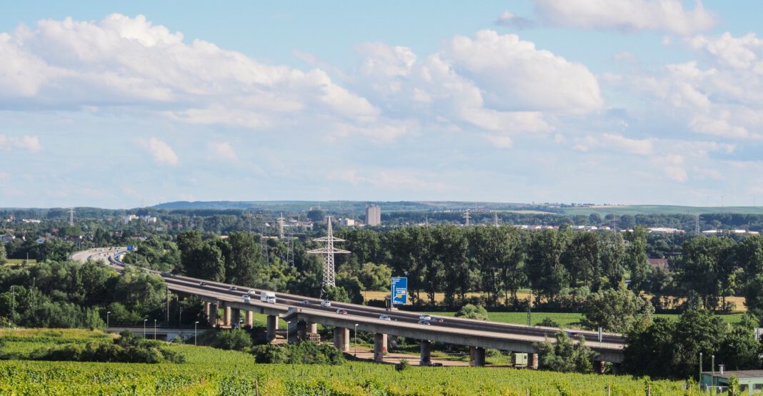A671 bei Hochheim ab Mitte Juli wieder eingeschränkt befahrbar A671 bei Hochheim ab Mitte Juli wieder eingeschränkt befahrbar