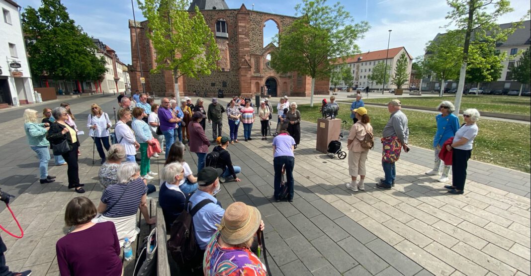 Abendliche Innenstadtführung in Hanau erklärt Altstadt und Neustadt Abendliche Innenstadtführung in Hanau erklärt Altstadt und Neustadt