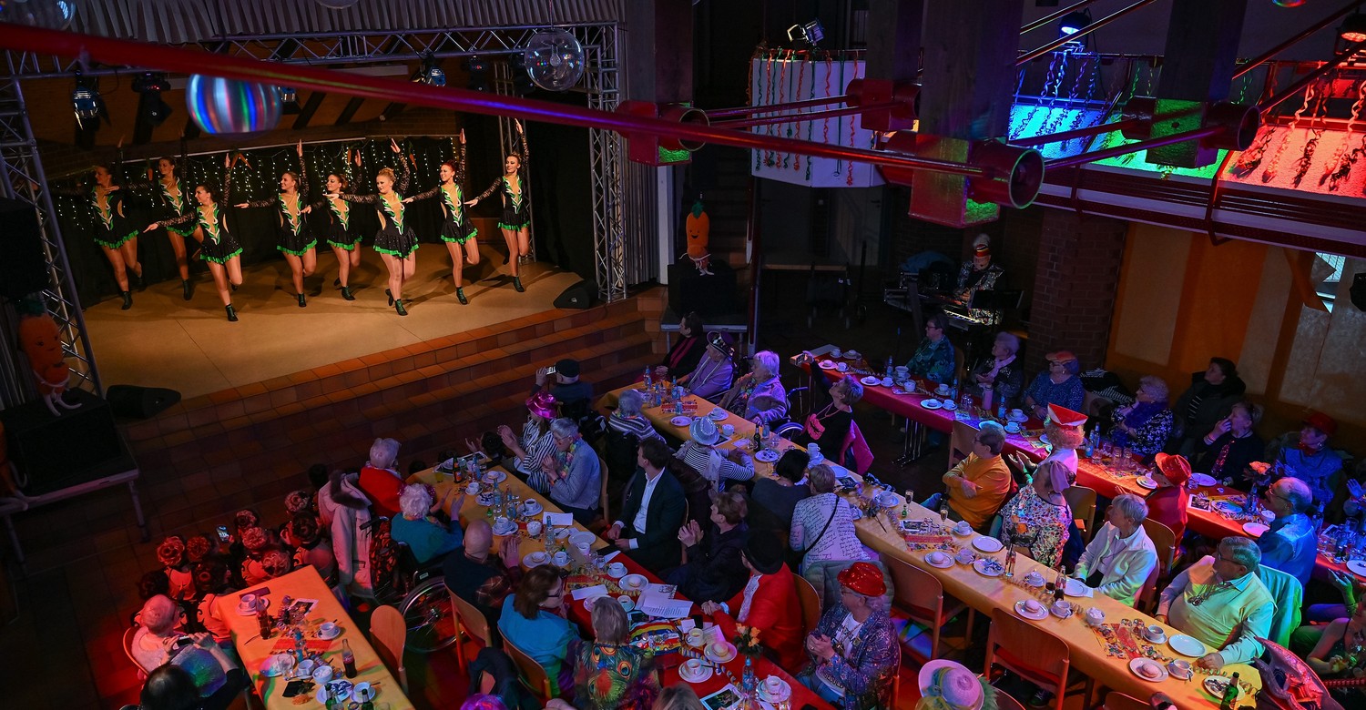 Fastnacht für Seniorinnen und Senioren in Hanau im Nachbarschaftshaus Lamboy/Tümpelgarten Fastnacht für Seniorinnen und Senioren in Hanau im Nachbarschaftshaus Lamboy/Tümpelgarten