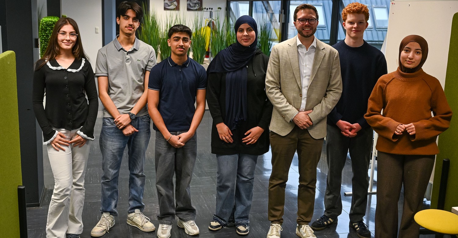 Ganztagsanspruch, Bauvorhaben und Demokratieprojekte: Schülervertretung trifft Hanauer Bürgermeister Ganztagsanspruch, Bauvorhaben und Demokratieprojekte: Schülervertretung trifft Hanauer Bürgermeister