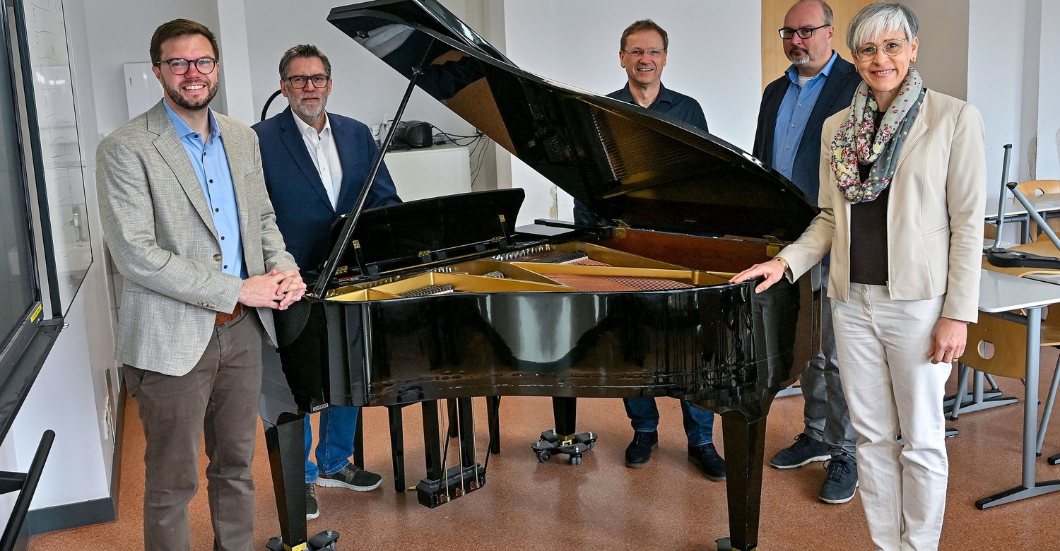 Hanau fördert Restaurierung: Steinway Flügel der Karl Rehbein Schule soll erhalten bleiben Hanau fördert Restaurierung: Steinway Flügel der Karl Rehbein Schule soll erhalten bleiben