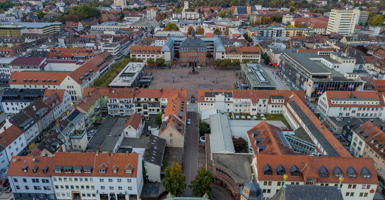 Hanauer Stadtführung zeigt Gründungsgeschichte und historische Stationen der Innenstadt Hanauer Stadtführung zeigt Gründungsgeschichte und historische Stationen der Innenstadt