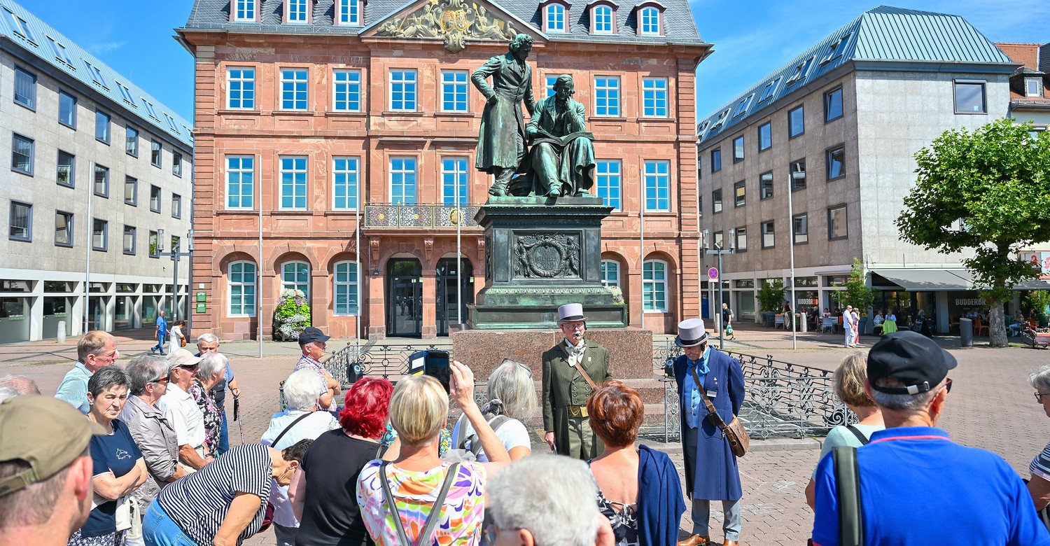 Historische Kostümführung in Hanau beleuchtet Gründung der Neustadt