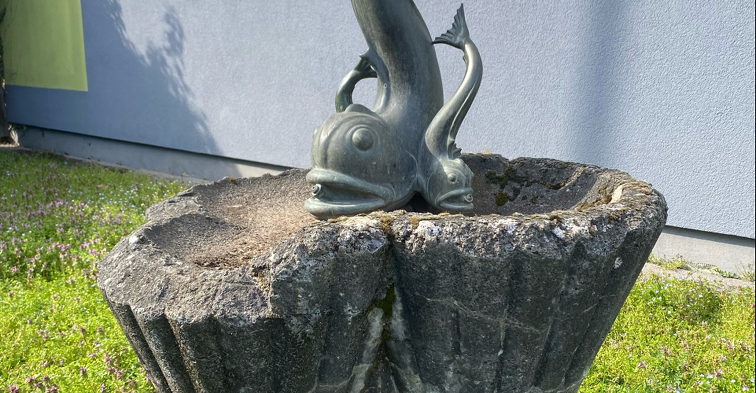 Historischer Trinkbrunnen in Hanau wieder aufgestellt: Stadt bittet um Hinweise zur Herkunft