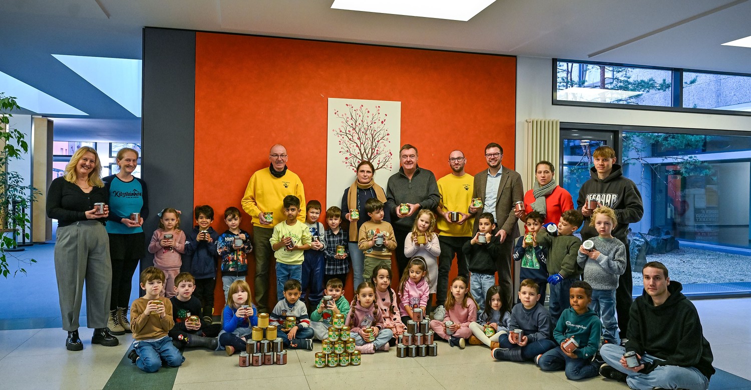 Imkerei Ullmann spendet 672 Gläser Honig an Hanauer Kindertagesstätten Imkerei Ullmann spendet 672 Gläser Honig an Hanauer Kindertagesstätten