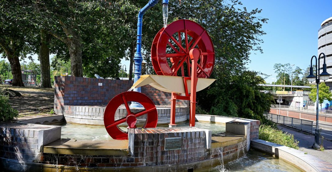 Kanaltorbrunnen in Hanau nach Instandsetzung wieder in Betrieb