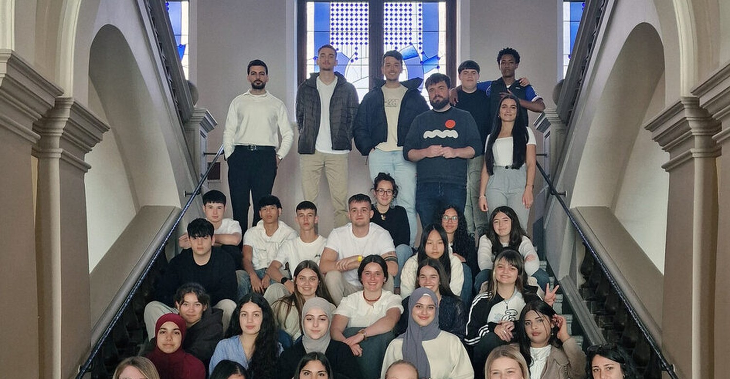 Künstlerischer Jugendaustausch mit Urretxu beginnt im Wiesbadener Rathaus Künstlerischer Jugendaustausch mit Urretxu beginnt im Wiesbadener Rathaus