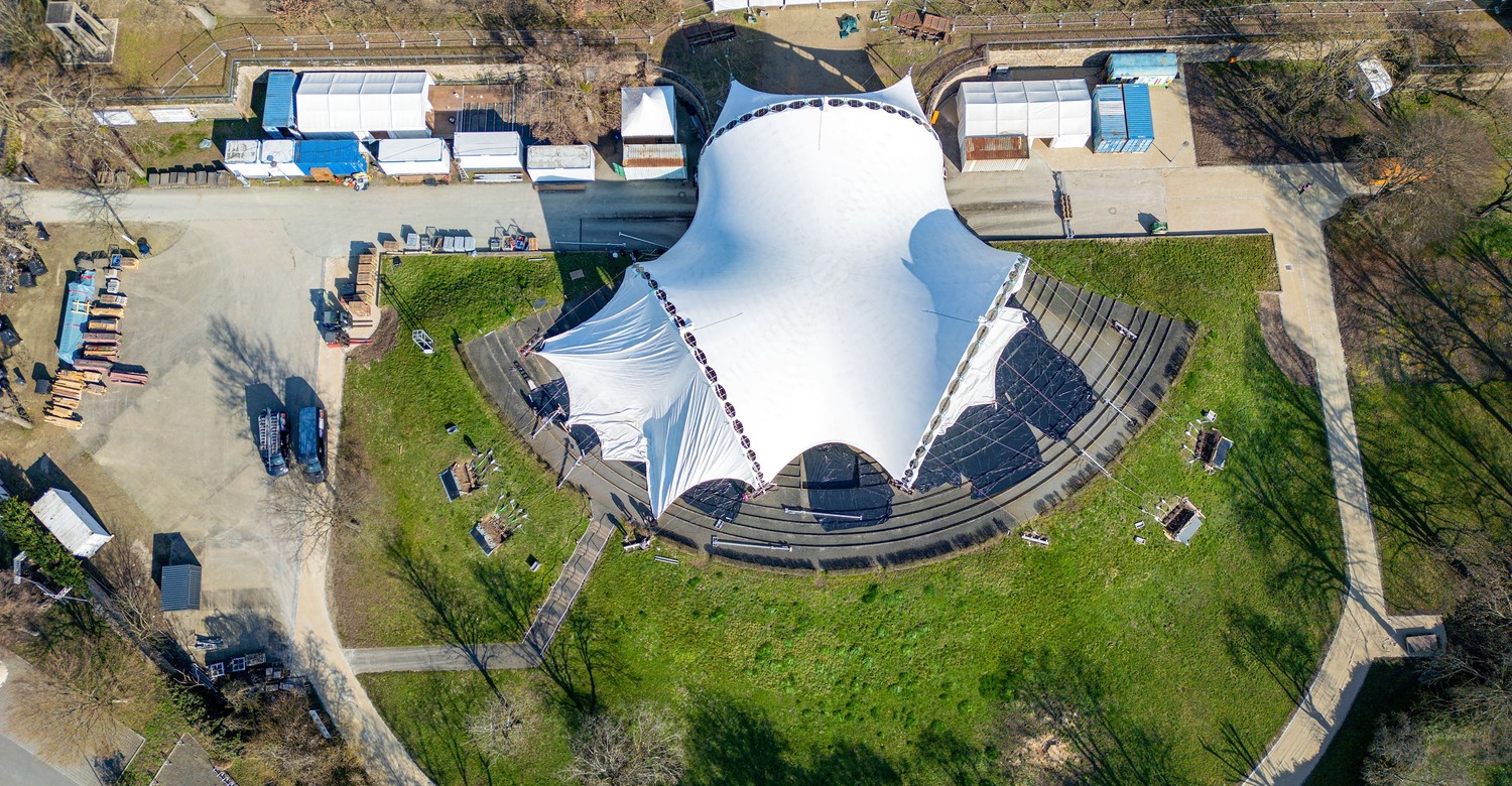 Kuppeldach wird wieder aufgebaut: Auftakt für die 42. Brüder Grimm Festspiele in Hanau