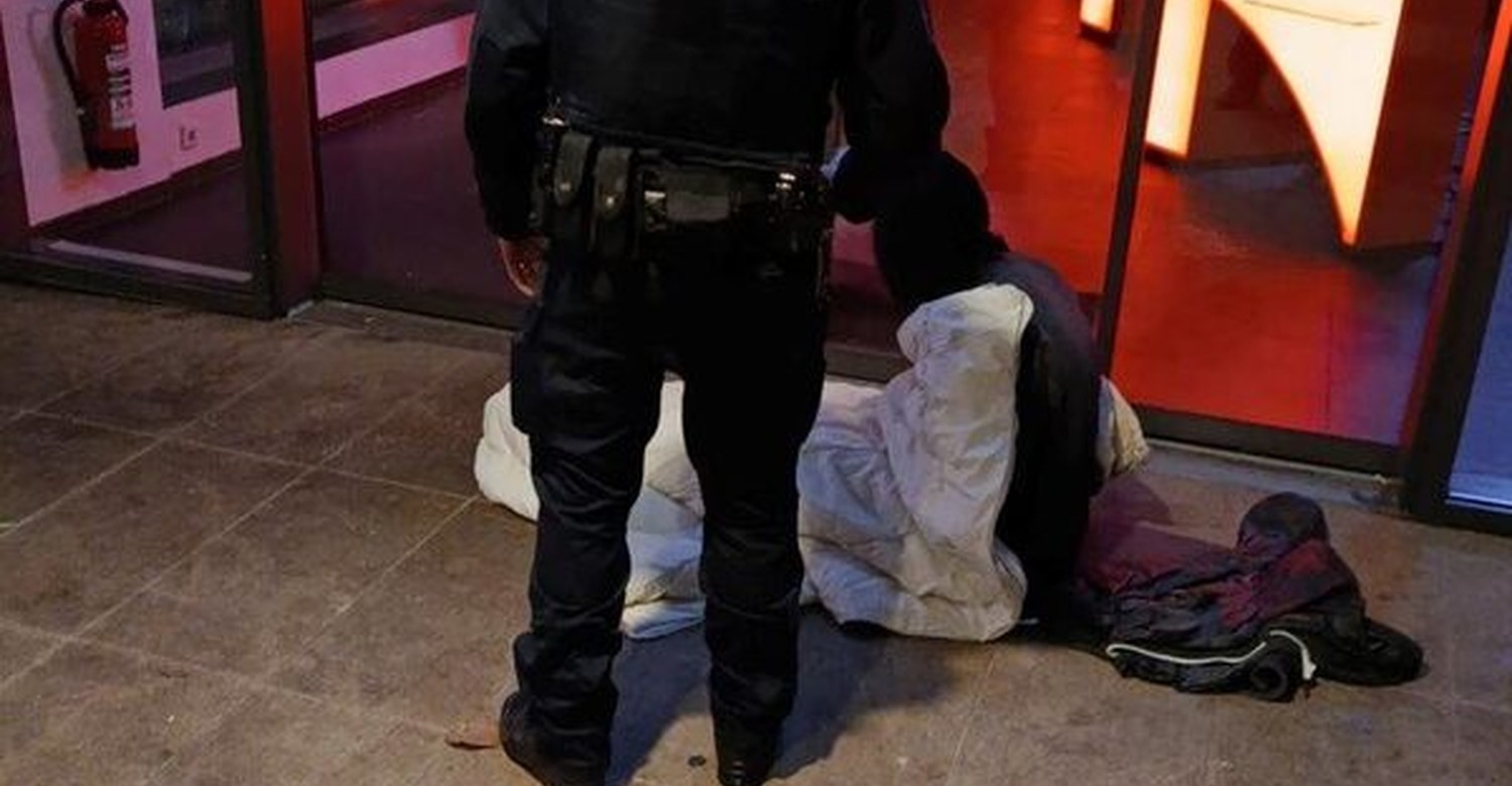 Nächtliche Teeausgabe der Stadtpolizei soll Menschen ohne festen Wohnsitz erreichen Nächtliche Teeausgabe der Stadtpolizei soll Menschen ohne festen Wohnsitz erreichen