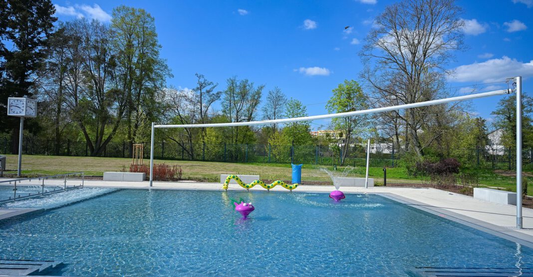 Radio FFH berichtet live von der Wiedereröffnung des Heinrich Fischer Bades in Hanau