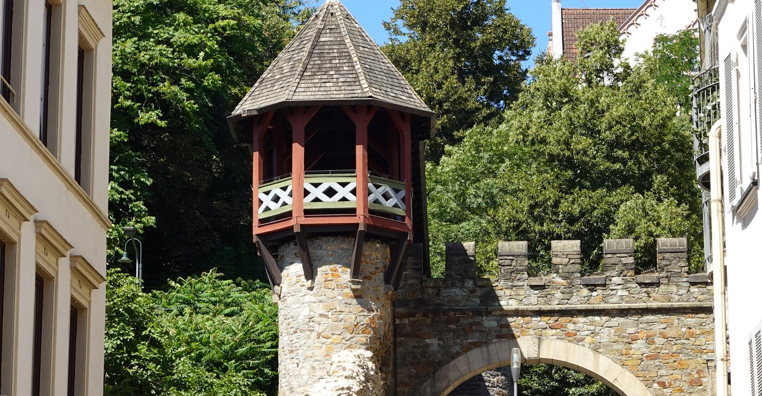 Rätsel um die Heidenmauer: Vortrag im Stadtarchiv beleuchtet mögliche Funktionen des römischen Bauwerks