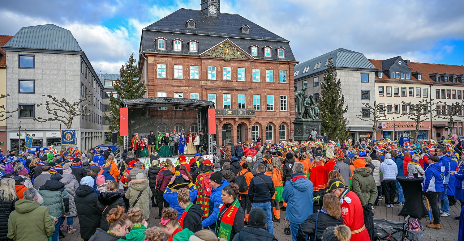 Rathaussturm in Hanau am 11. Januar: Vereine fordern symbolisch die Stadtschlüssel Rathaussturm in Hanau am 11. Januar: Vereine fordern symbolisch die Stadtschlüssel