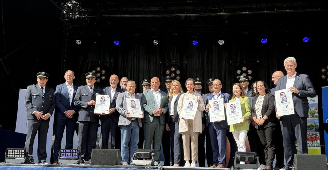 Rüsselsheim erhält KOMPASSbahnhof Auszeichnung für Sicherheits- und Sauberkeitsmaßnahmen am Bahnhof Rüsselsheim erhält KOMPASSbahnhof Auszeichnung für Sicherheits- und Sauberkeitsmaßnahmen am Bahnhof