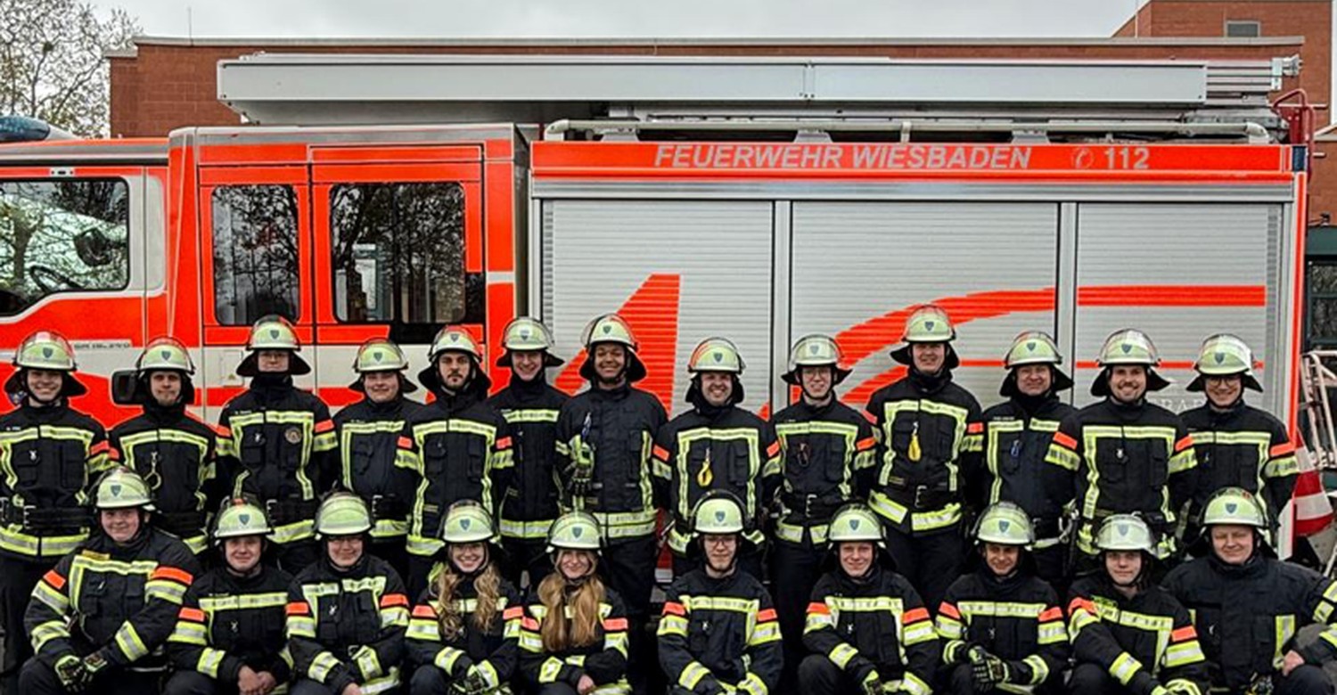 Wiederaufnahme der Grundausbildung in Wiesbaden: 23 neue Feuerwehranwärter qualifiziert