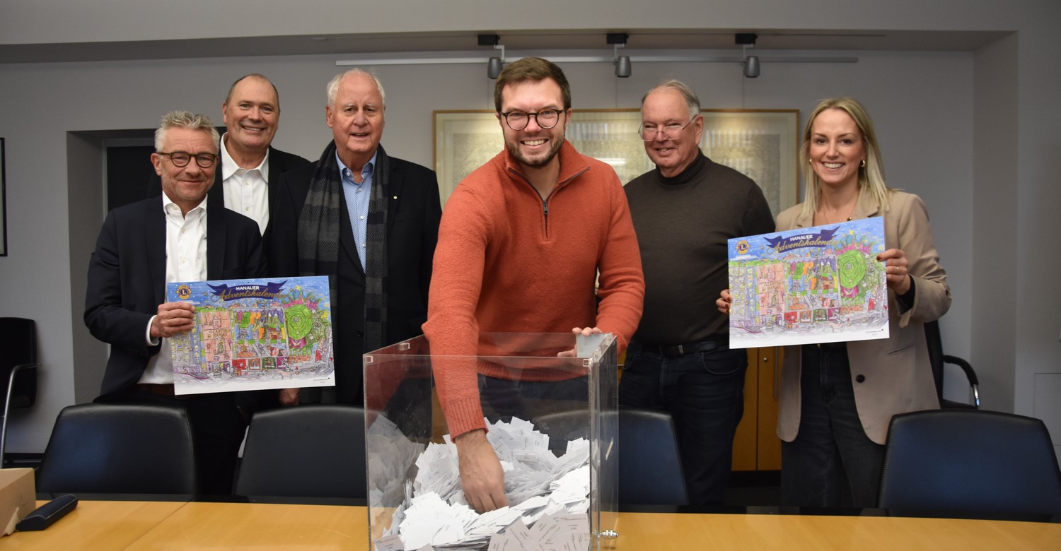 Ziehung im Rathaus: Erste Gewinner des Hanauer Adventskalenders 2025 bekanntgegeben Ziehung im Rathaus: Erste Gewinner des Hanauer Adventskalenders 2025 bekanntgegeben